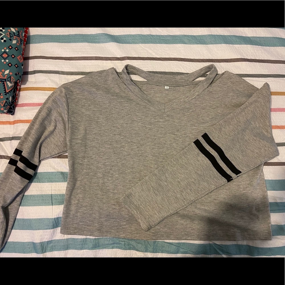 Grey long sleeve crop top